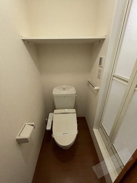 トイレ　温水洗浄便座付き♪