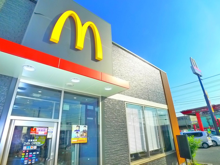 飲食店　マクドナルド（飲食店）まで820m