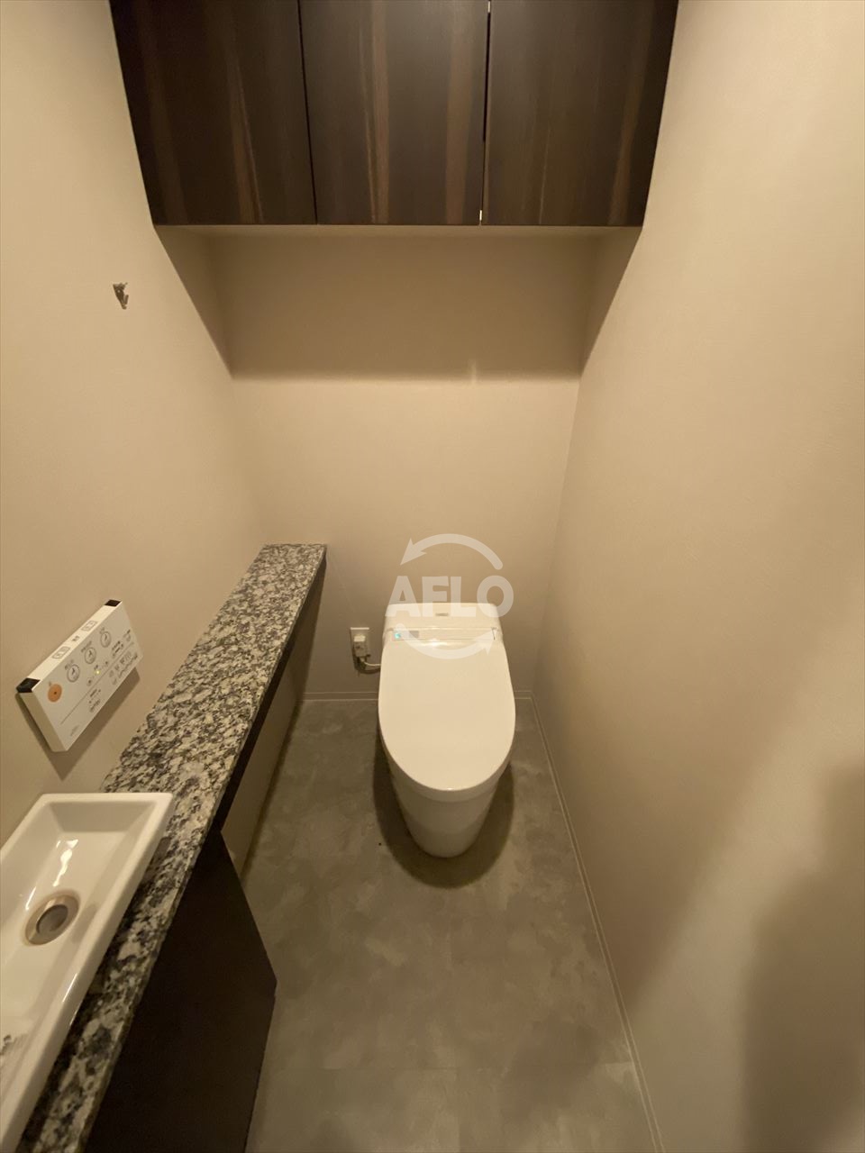 トイレ　クラッシィタワー淀屋橋　温水洗浄便座