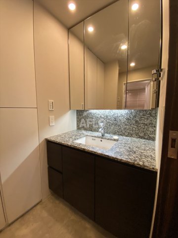 洗面設備　クラッシィタワー淀屋橋　独立洗面台