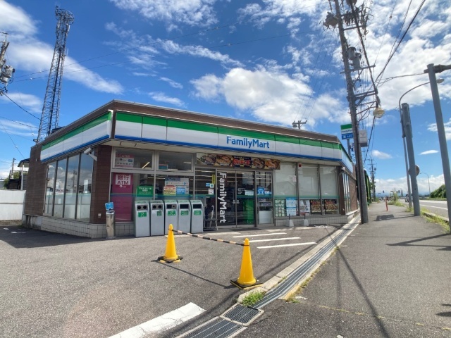 コンビニ　ファミリーマート友生インター店（コンビニ）まで60m
