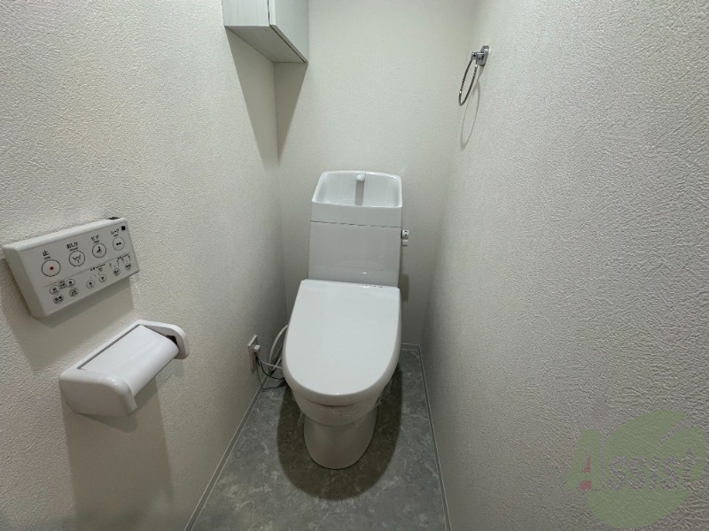 トイレ　お手洗いは嬉しいウォシュレット付きですよ。