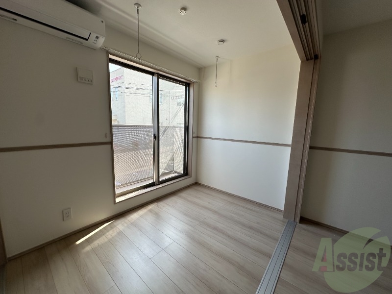 その他部屋・スペース　３帖の洋室です。朝日が入ってきますので良い目覚めが出来そう