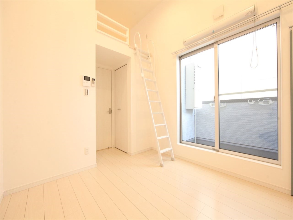 バルコニー　洋室5.4帖　ロフト5.4帖（収納でも使えます）イメージ写真