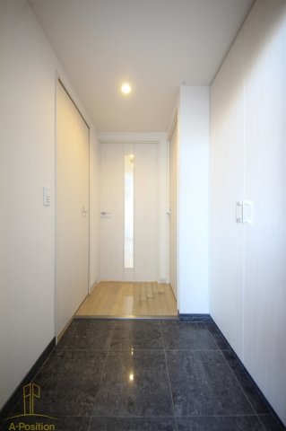 玄関　南堀江アパートメント　シエロ