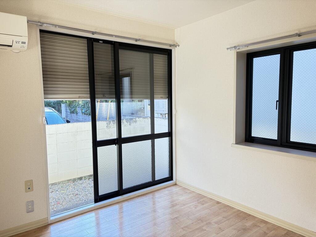 セキュリティ　防犯シャッター付きで、夜間や不在時も安心です。