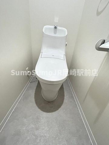 トイレ　落ち着いた色調のトイレです