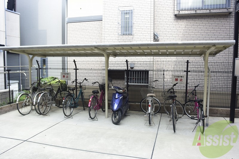 その他　屋根付き駐輪場あります！！