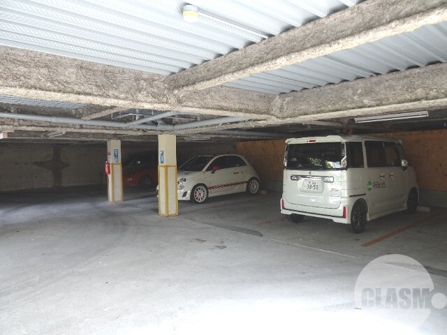 駐車場　敷地内駐車場