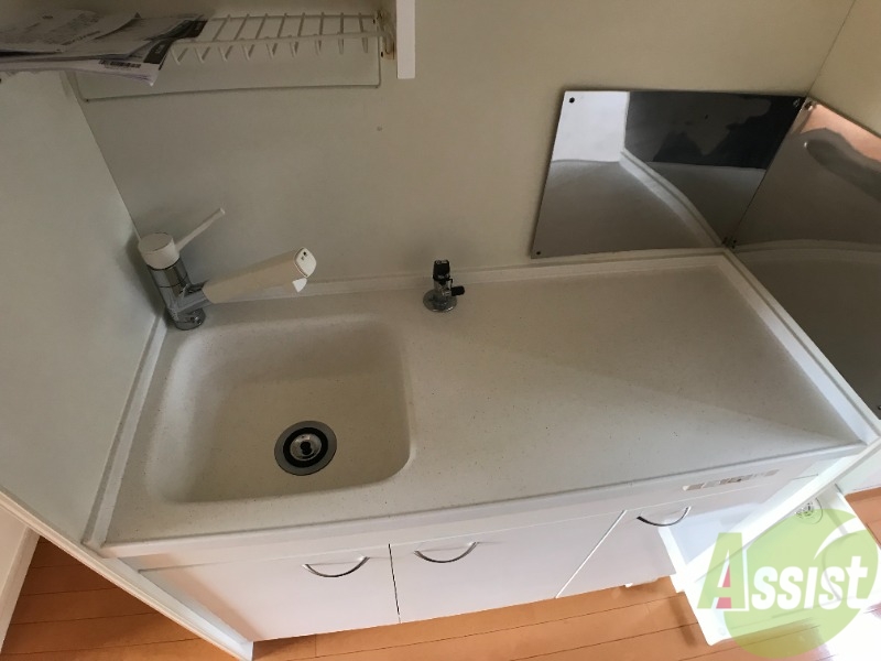 キッチン　キッチンはシンプルで、一人暮らしにはちょうど良いサイズ。