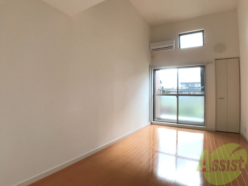 居室・リビング　７．２帖の洋室です。生活のメインとなる部屋ですね。