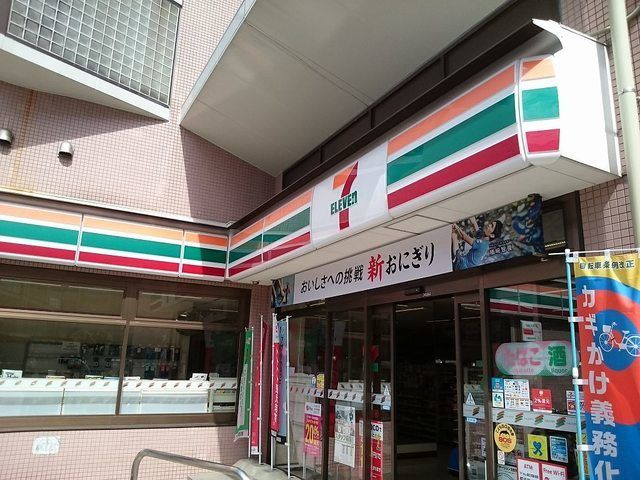コンビニ　セブンイレブン（コンビニ）まで500m