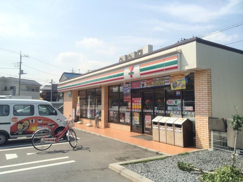 コンビニ　セブンイレブン岩槻府内1丁目店（コンビニ）まで520m