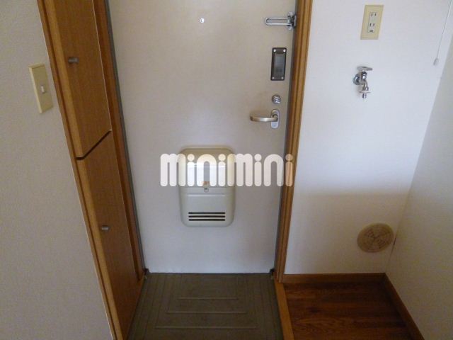 玄関　下駄箱つき