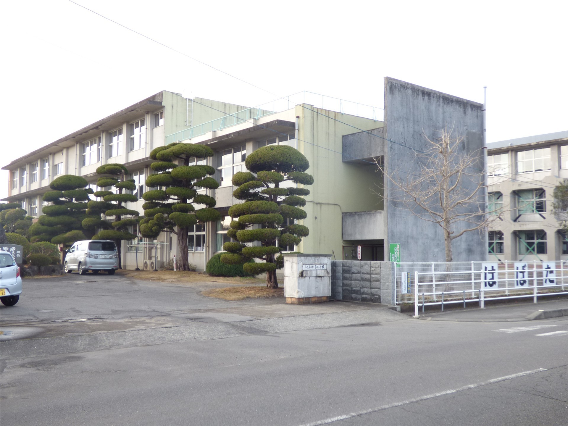 小学校　高田小学校（小学校）まで550m