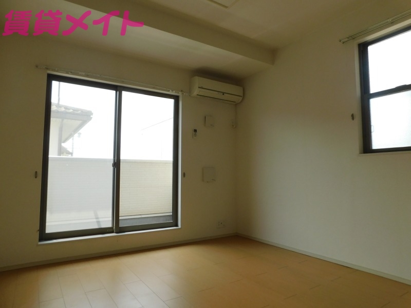 居室・リビング　同型参考写真