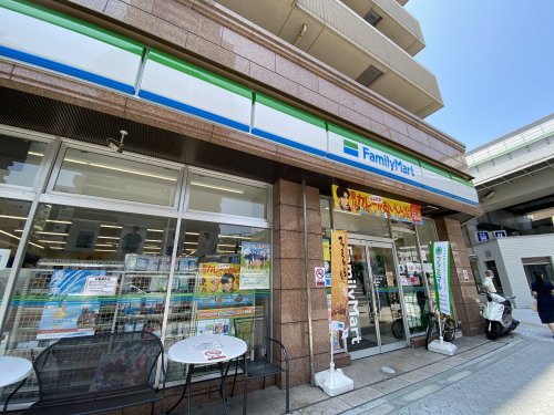 コンビニ　ファミリーマート（コンビニ）まで140m