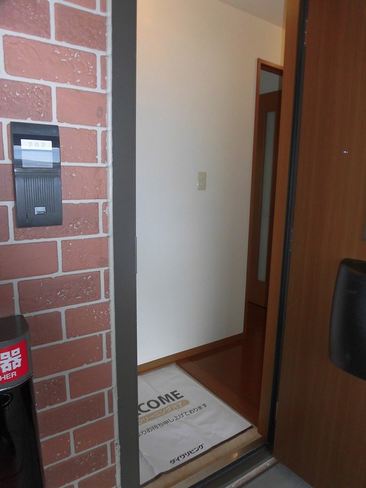 玄関　※室内画像は別号室のもの