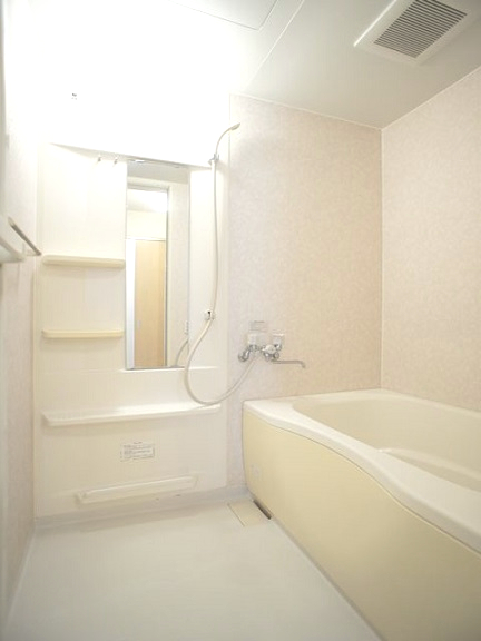 バス・シャワールーム　追い焚き機能付きです♪