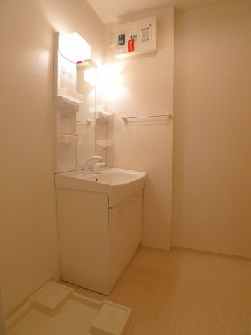 洗面設備　コンパクトで使いやすい洗面所