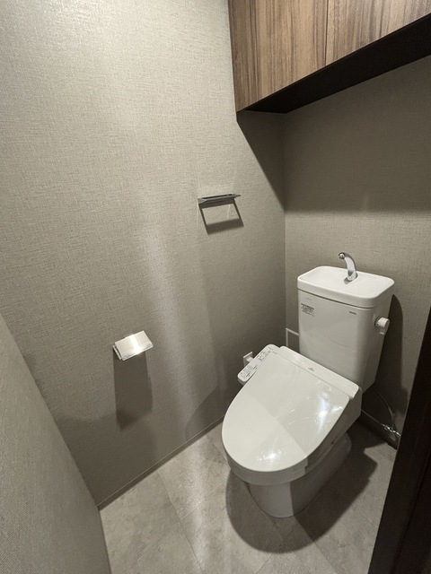 トイレ　温水洗浄機能付