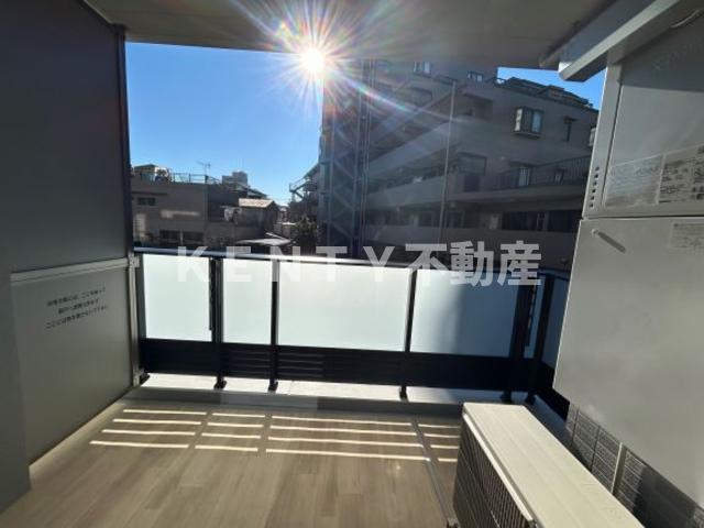 バルコニー　バルコニーからの眺めを楽しみながら食事をしませんか