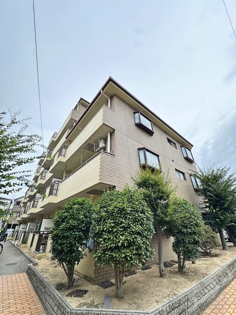 建物外観　鉄筋コンクリート造・ガッチリとした建物です♪