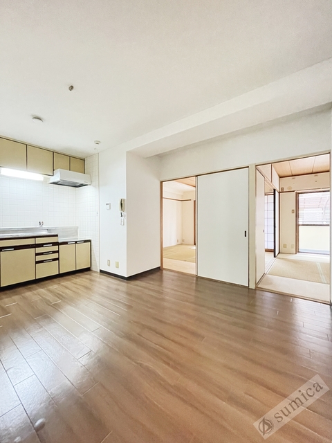 居室・リビング　広々１０帖・家族の憩いの場所に♪♪