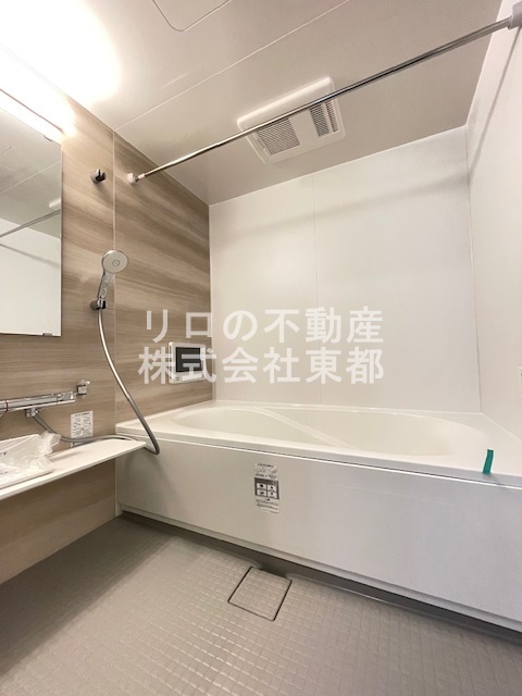 バス・シャワールーム　足が伸ばせる広々バスタブでリラックス♪