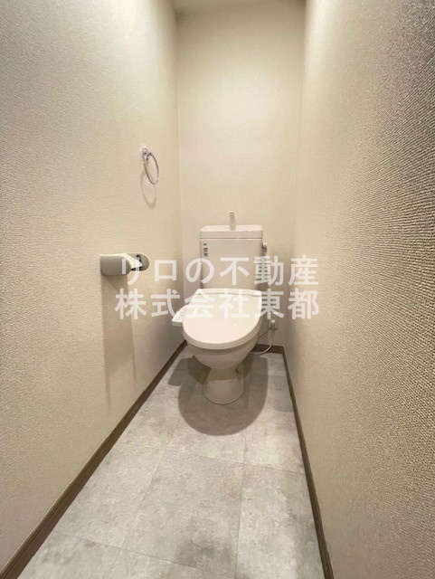 トイレ　白基調で清潔感のあるトイレです♪