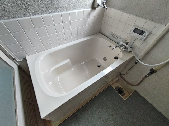 バス・シャワールーム　風呂釜交換してます♪