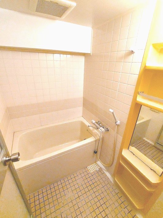 バス・シャワールーム　ユニットバス　経済的な追い焚き機能付き