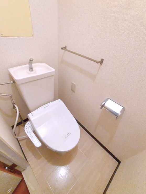 トイレ　ウォシュレット付