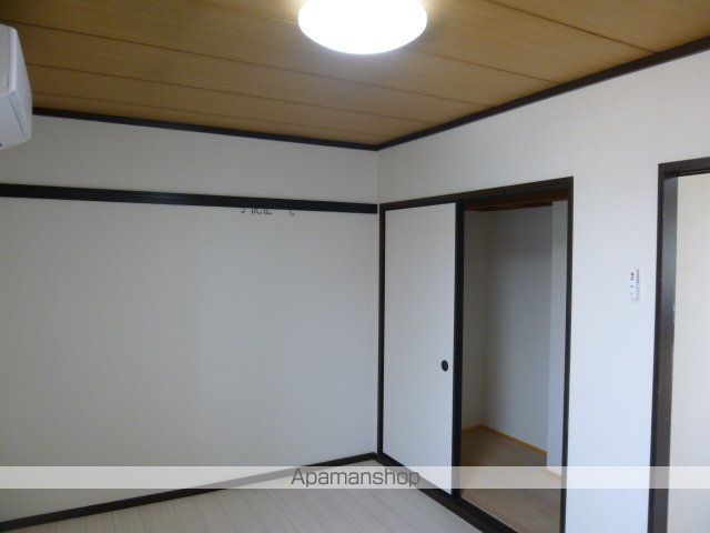 フォーブル川口の居間写真
