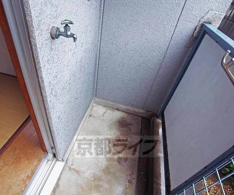 その他設備　シンプルな洗濯機置き場です