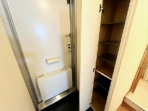 玄関　設備・仕様は号室により異なる為、現状を優先いたします。