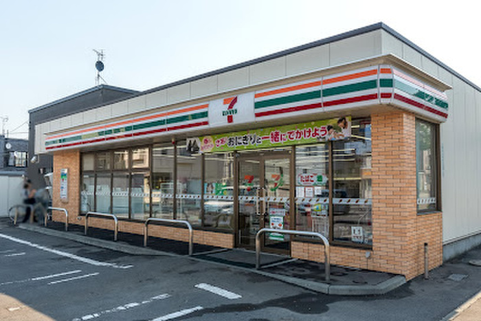 コンビニ　セブン-イレブン 札幌西野５条店（コンビニ）まで180m