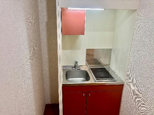 キッチン　設備・仕様は号室により異なる為、現況を優先いたします。