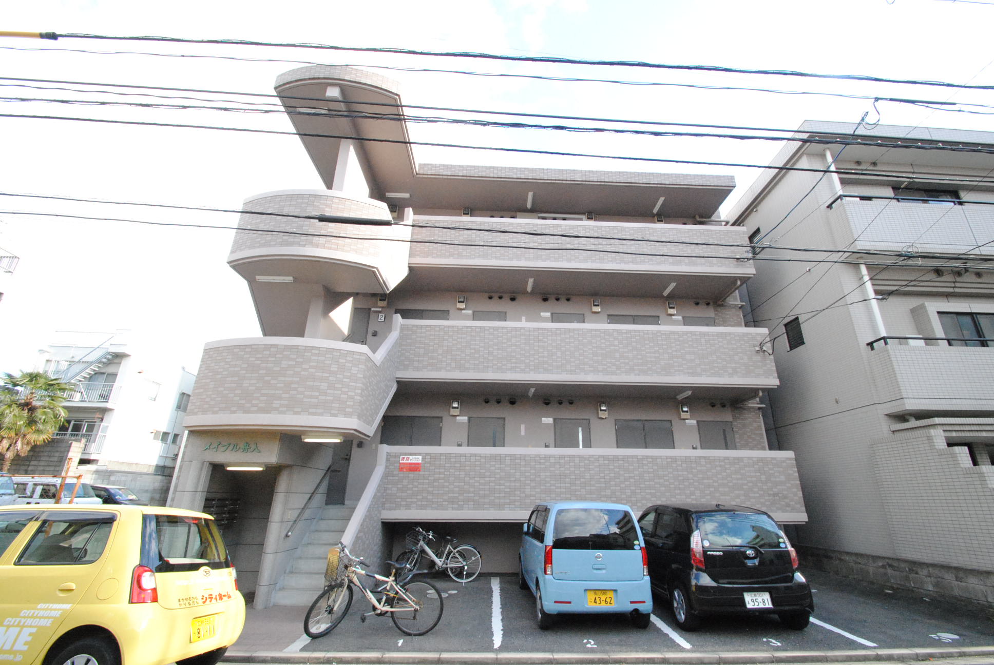 建物外観　開けた立地です