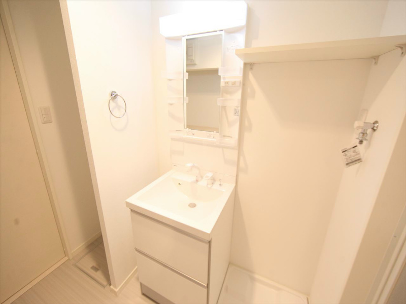 洗面設備　脱衣所　独立洗面台（シャンプードレッサー）洗濯機用意できます