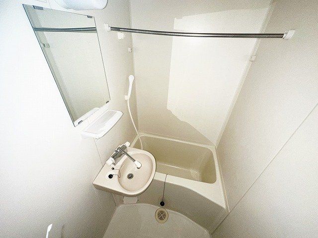 バス・シャワールーム　同タイプの部屋の写真です。