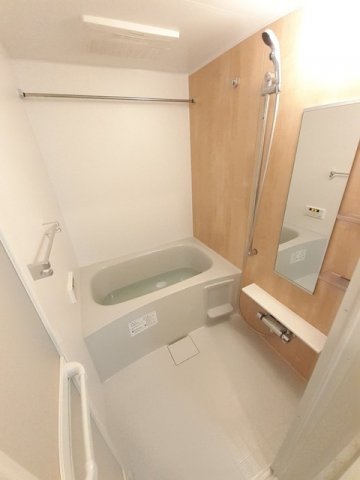 バス・シャワールーム　コンパクトで使いやすいお風呂です