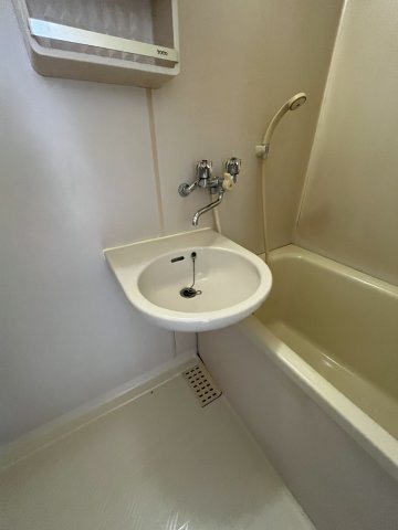 洗面設備　バスと一緒です