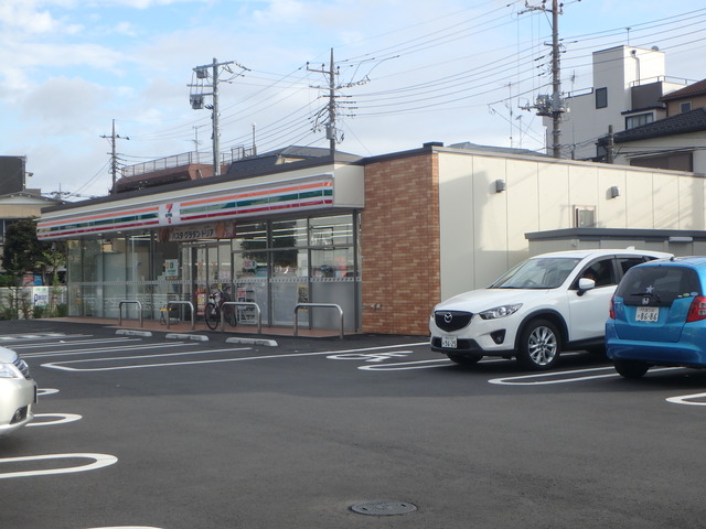 コンビニ　セブンイレブン（コンビニ）まで762m