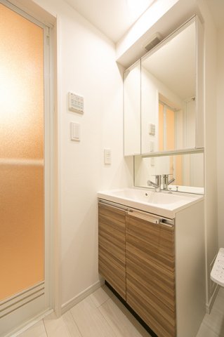 洗面設備　※写真は同タイプ住戸です。