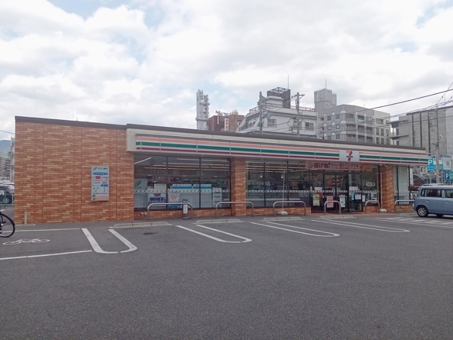 コンビニ　セブンイレブン甲府丸の内2丁目店（コンビニ）まで459m