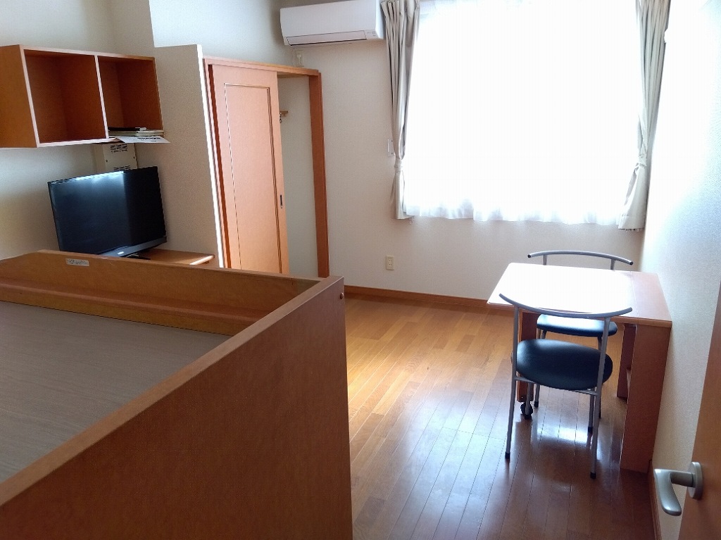 居室・リビング　備品や設備仕様は号室等により異なります現地をご確認下さい。