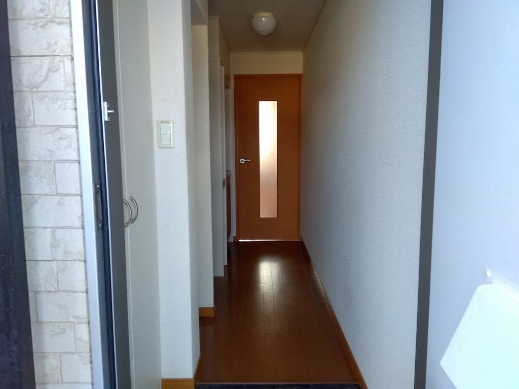 玄関　備品や設備仕様は号室等により異なります現地をご確認下さい。