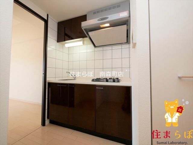 キッチン　「ただの部屋探しじゃない。“あなたの暮らし”探しです。」