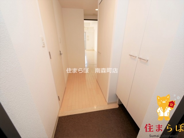 玄関　「気になったら、LINEで気軽に相談できますよ。」